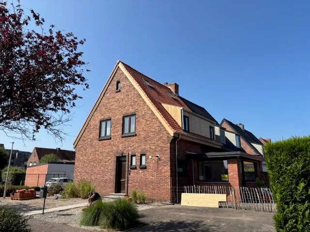 Dakrenovatie + bekleding in thermowood
