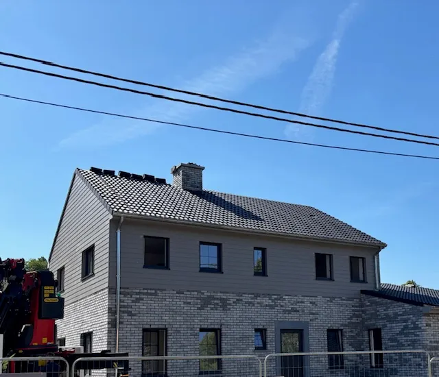 Nieuwbouwproject met gevel- en dakwerken