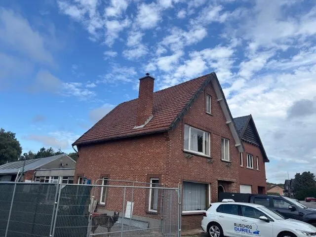 Het dak voor de renovatie